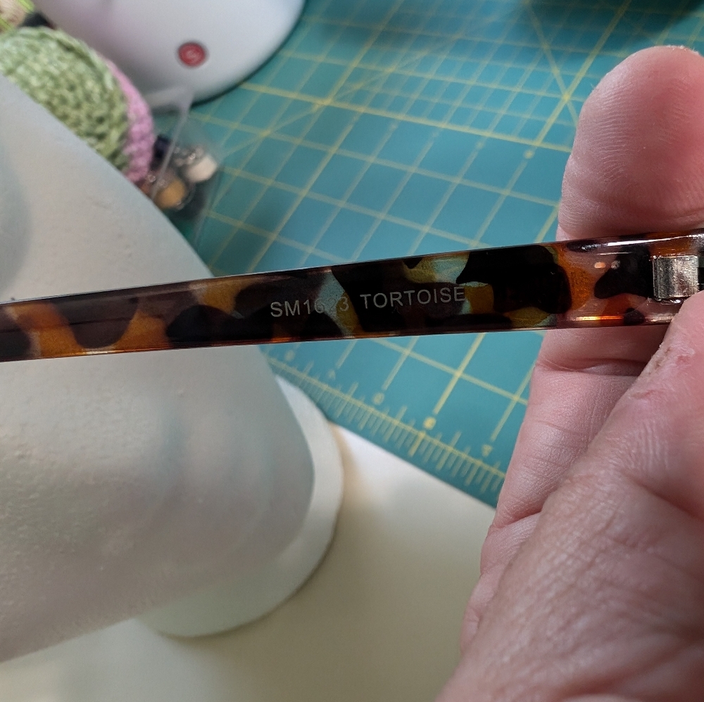 Steve Madden Sunglasses - Picture 6 of 6